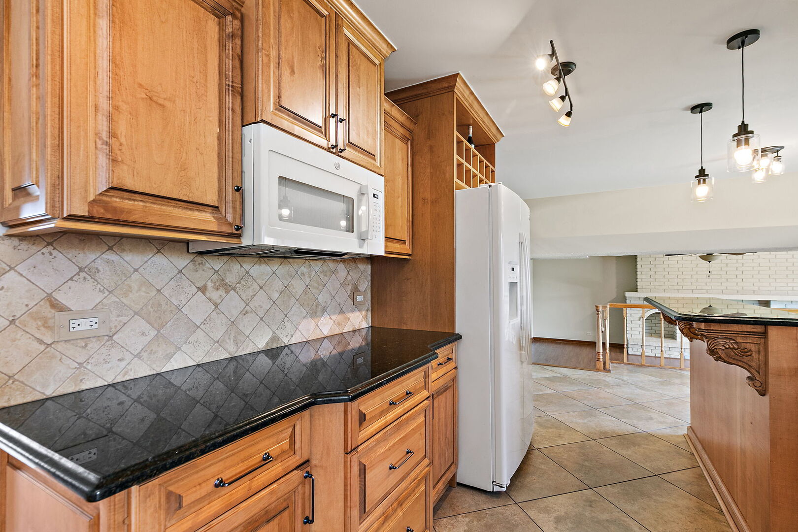 1133 Thatcher Lane Addison, IL 60101 - Photo 8 of 36