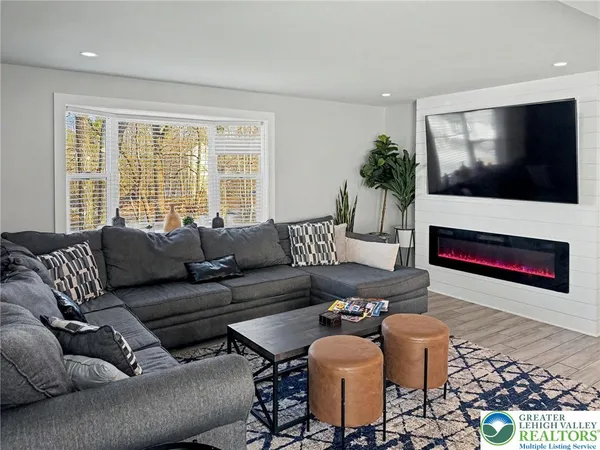 $450,000 | 1038 Cricket Lane, Long Pond, PA 18334