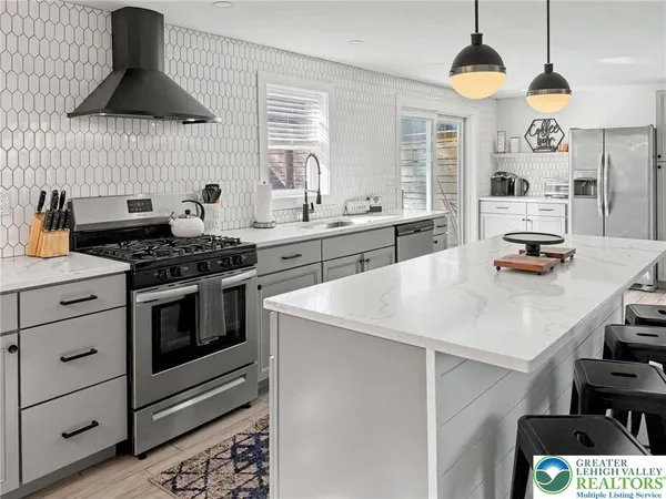 $450,000 | 1038 Cricket Lane, Long Pond, PA 18334