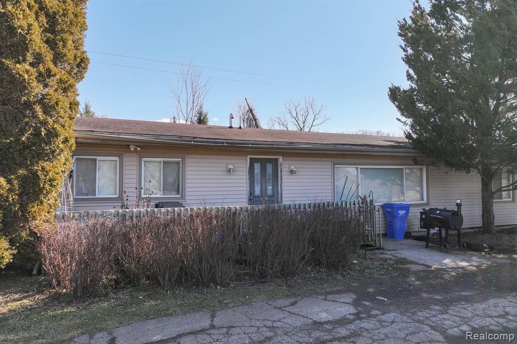 2455 South Latson Road Howell, MI 48843 - Photo 6 of 21