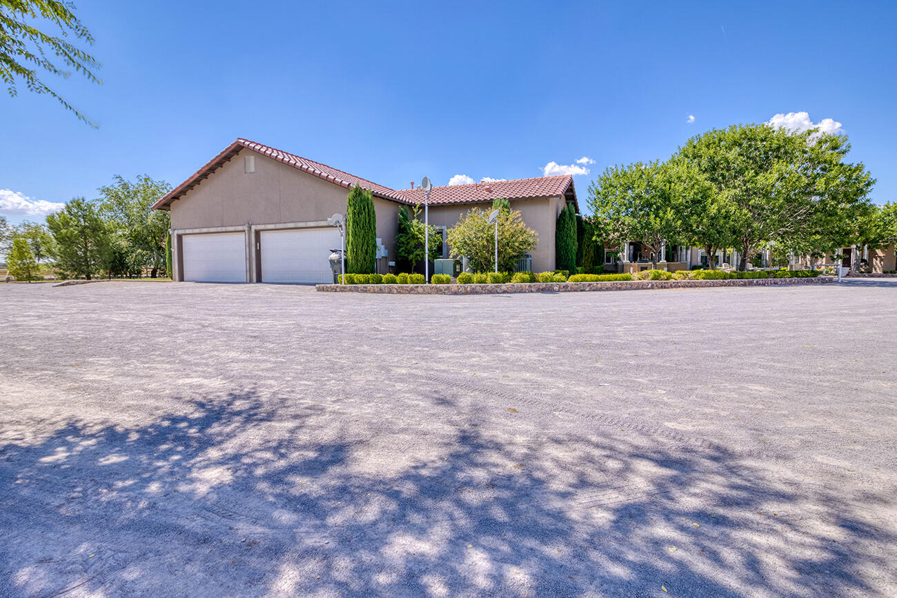656 Cox Road El Paso, TX 79932 - Photo 31 of 74 4 Car Garage