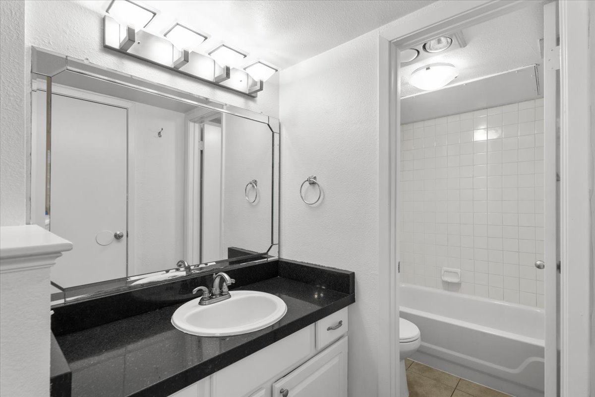 2018 West Rundberg Lane, Unit 9A Austin, TX 78758 - Photo 16 of 30 1st floor bedroom's ensuite bathroom