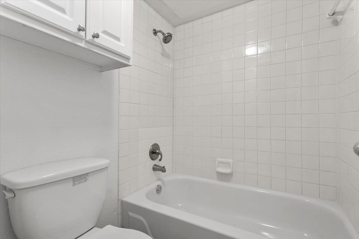 2018 West Rundberg Lane, Unit 9A Austin, TX 78758 - Photo 17 of 30 1st floor bedroom's ensuite bathroom