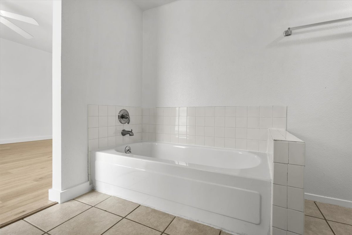 2018 West Rundberg Lane, Unit 9A Austin, TX 78758 - Photo 25 of 30 2nd floor bathroom's garden tub
