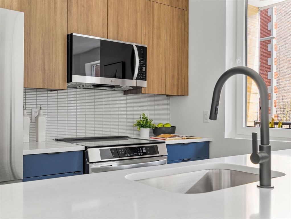 27 Dixwell Street, Unit 11 Boston, MA 02119 - Photo 7 of 21