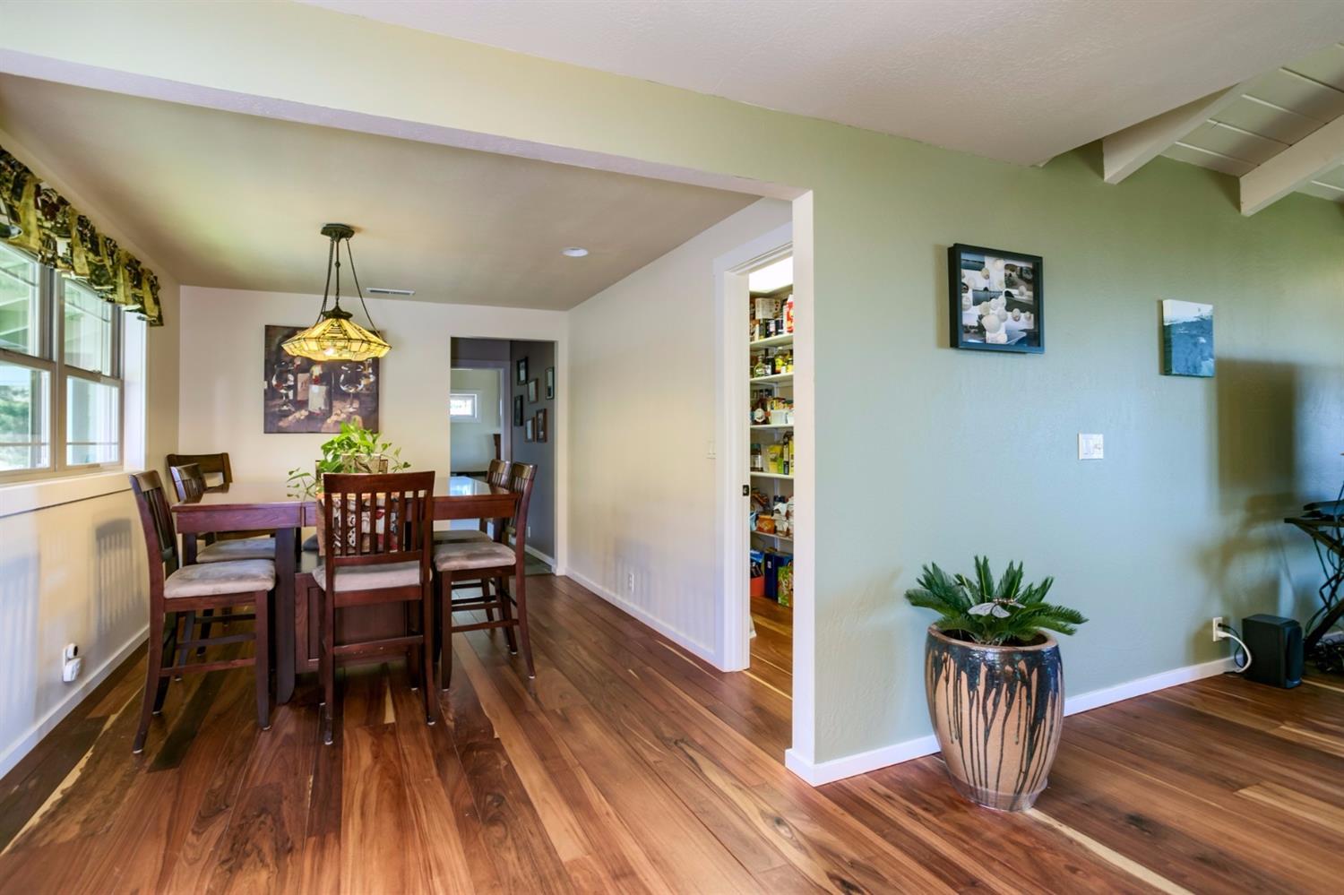 3558 Dodson Road Medford, OR 97504 - Photo 14 of 35 Dining area