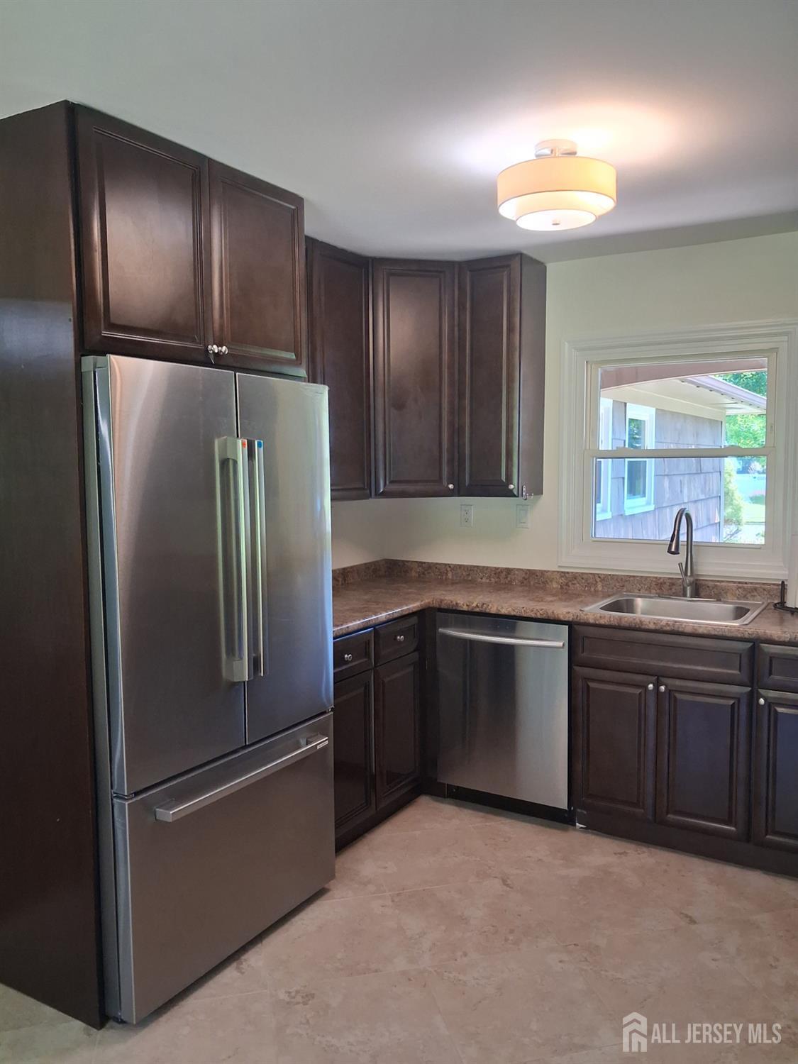6 Flower Road Somerset, NJ 08873 - Photo 5 of 20 Gallery Image 5