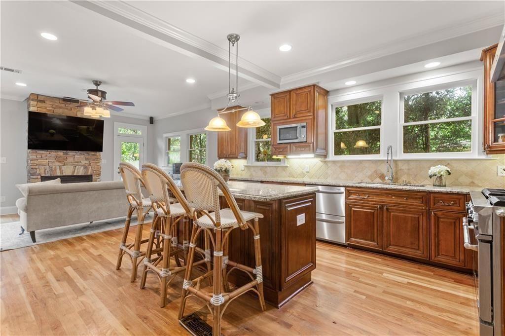 685 East Morningside Drive Northeast Atlanta, GA 30324 - Photo 11 of 37