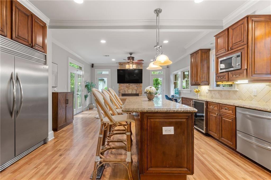 685 East Morningside Drive Northeast Atlanta, GA 30324 - Photo 12 of 37