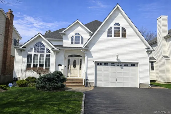 $1,299,000 | 850 Linstead Lane, North Bellmore, NY 11710