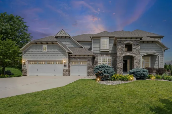 $999,900 | 2550 Arrowhead Lane, Chanhassen, MN 55317