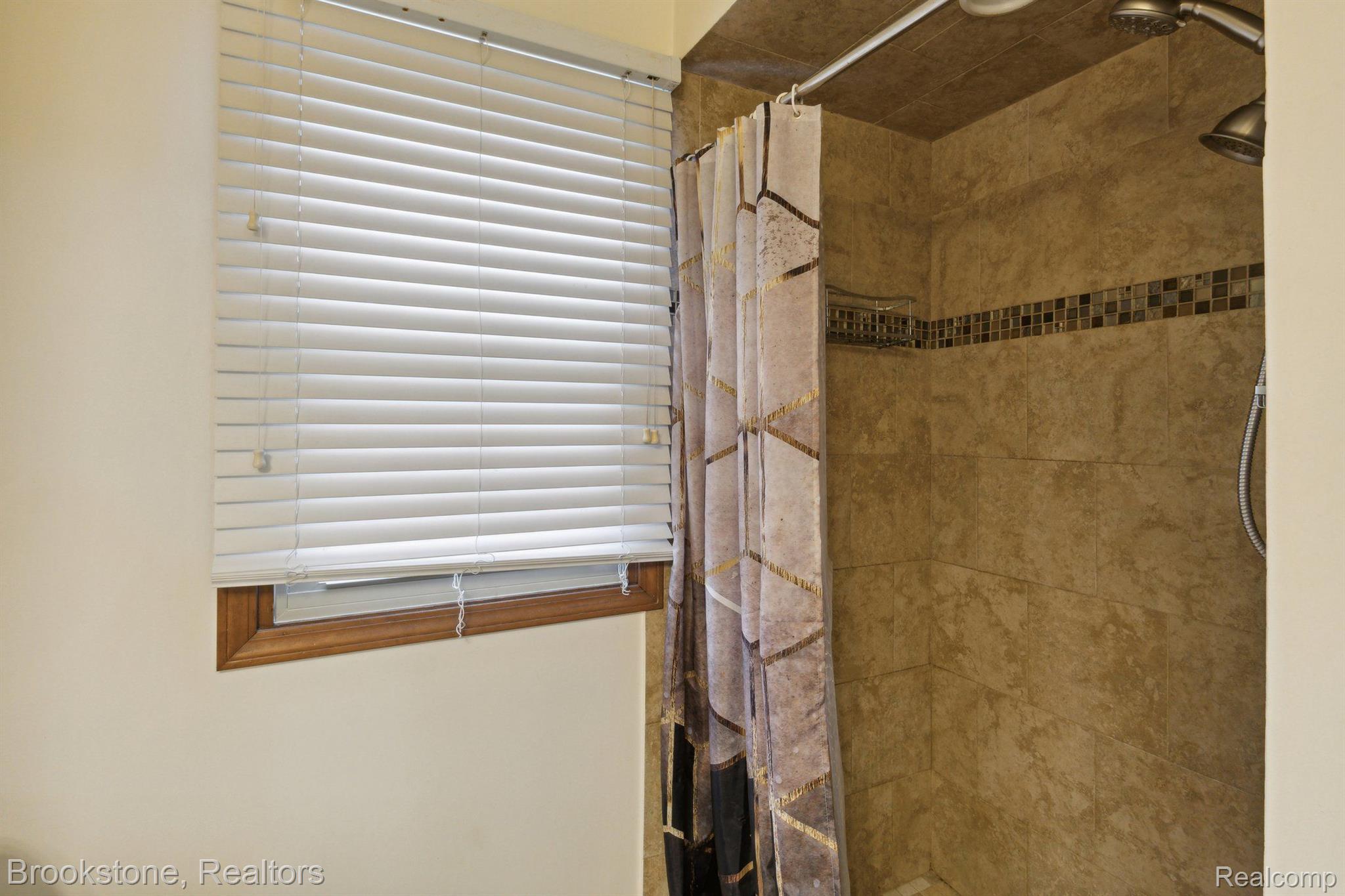 36875 Chesapeake Road Farmington, MI 48335 - Photo 30 of 41 Gallery Image 30