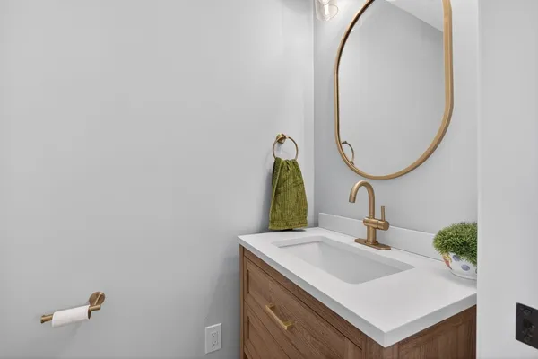 $719,900 | 43 Mohawk Drive, Gardner, MA 01440