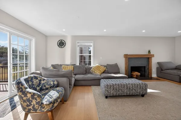 $719,900 | 43 Mohawk Drive, Gardner, MA 01440