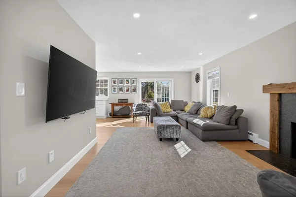 $719,900 | 43 Mohawk Drive, Gardner, MA 01440