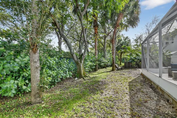 $725,000 | 1605 East Classical Boulevard, Delray Beach, FL 33445