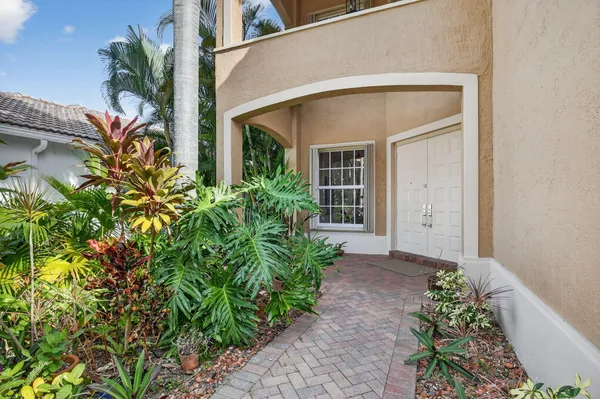 $725,000 | 1605 East Classical Boulevard, Delray Beach, FL 33445