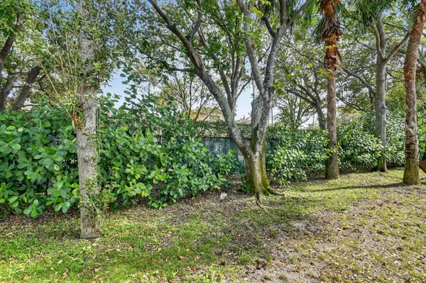 $725,000 | 1605 East Classical Boulevard, Delray Beach, FL 33445