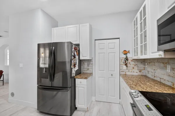 $725,000 | 1605 East Classical Boulevard, Delray Beach, FL 33445
