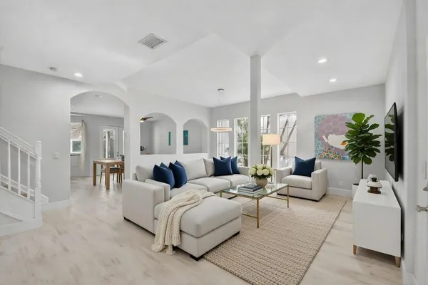 $725,000 | 1605 East Classical Boulevard, Delray Beach, FL 33445