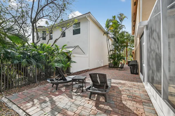 $725,000 | 1605 East Classical Boulevard, Delray Beach, FL 33445