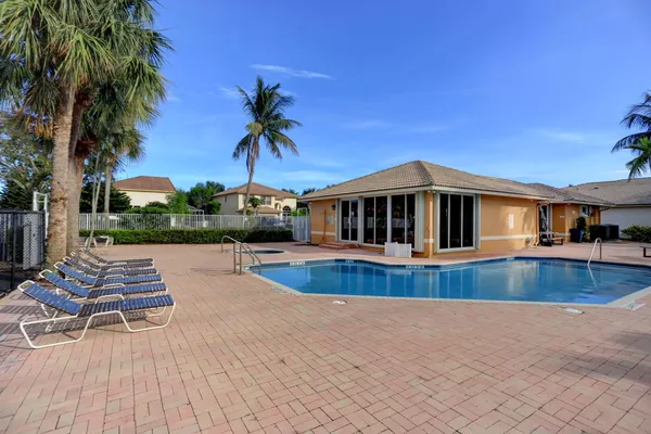 $725,000 | 1605 East Classical Boulevard, Delray Beach, FL 33445