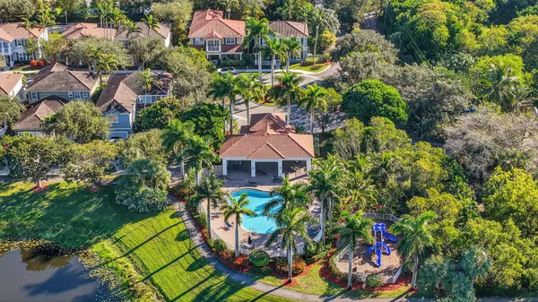 $725,000 | 1605 East Classical Boulevard, Delray Beach, FL 33445