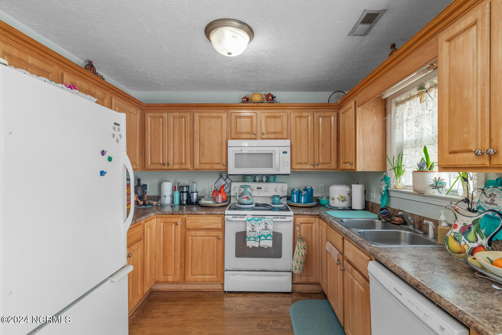 305 Rose Bud Lane Holly Ridge, NC 28445 - Photo 12 of 32 12