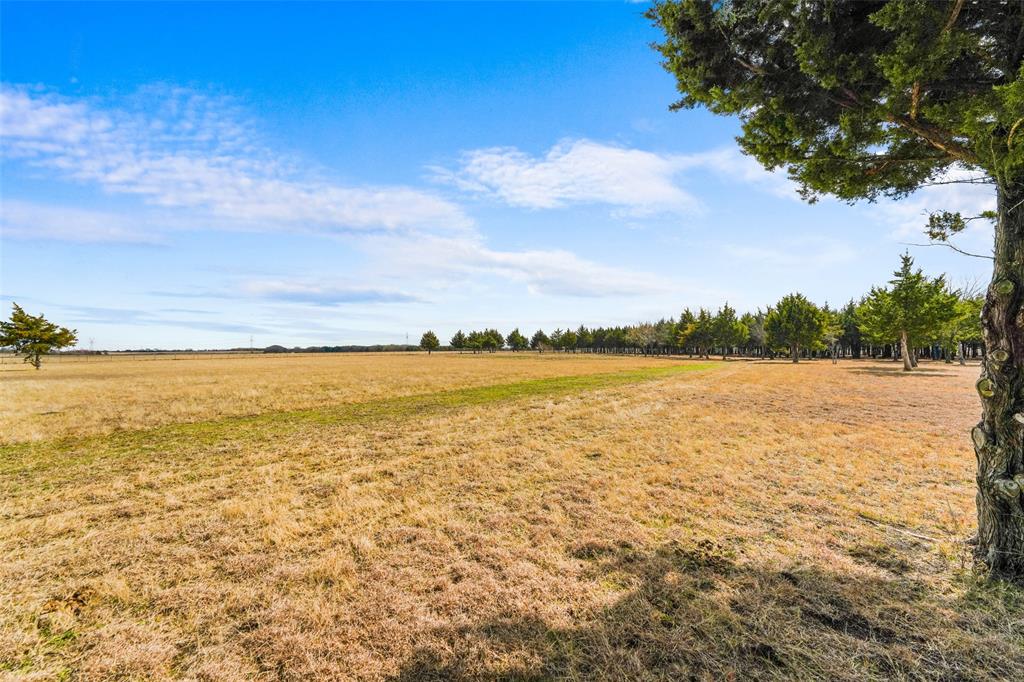 710 East Reindeer Road Lancaster, TX 75146 - Photo 7 of 23 a view of an ocean