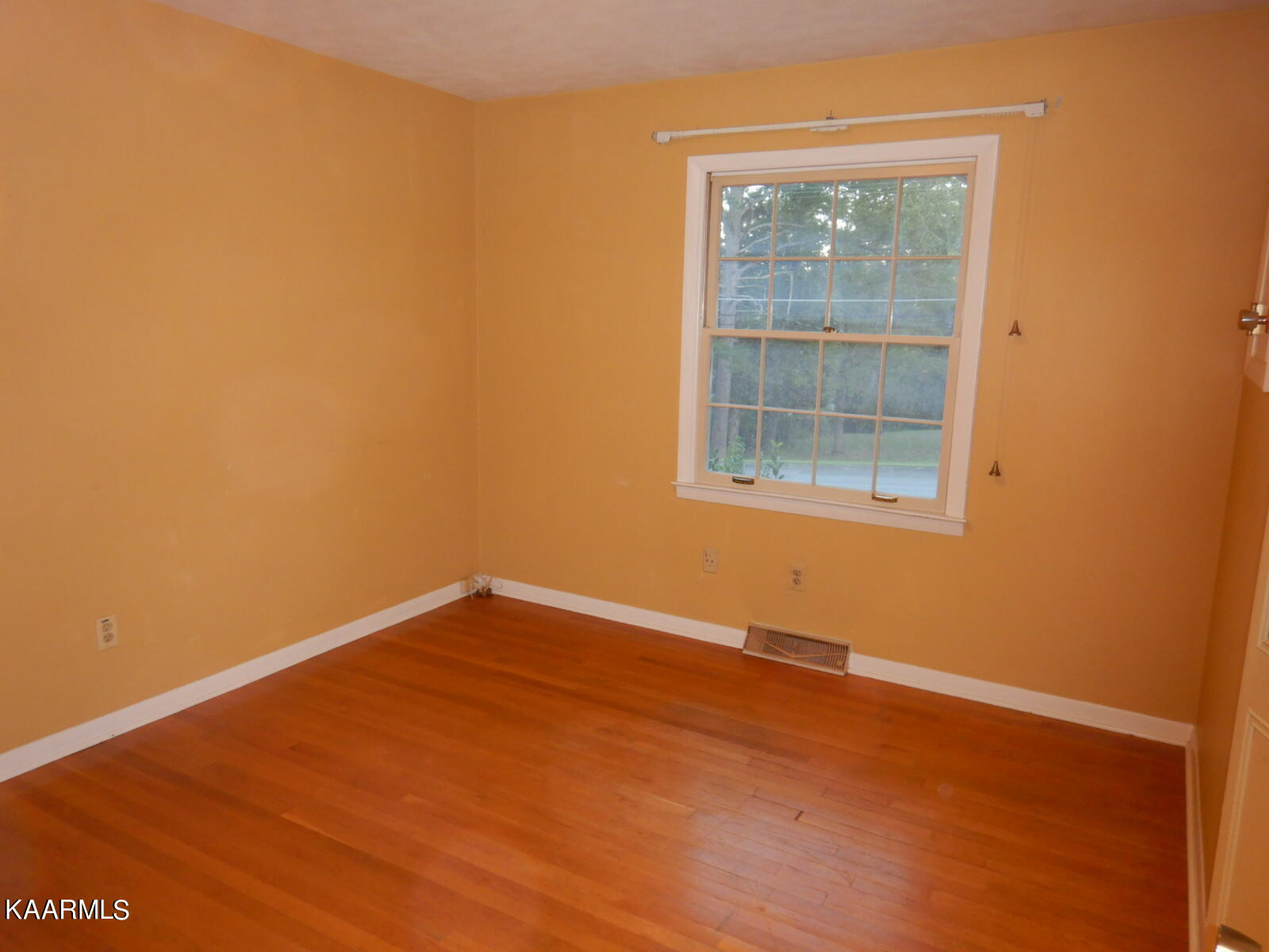 115 Monticello Road Oak Ridge, TN 37830 - Photo 15 of 25 Bedroom 2