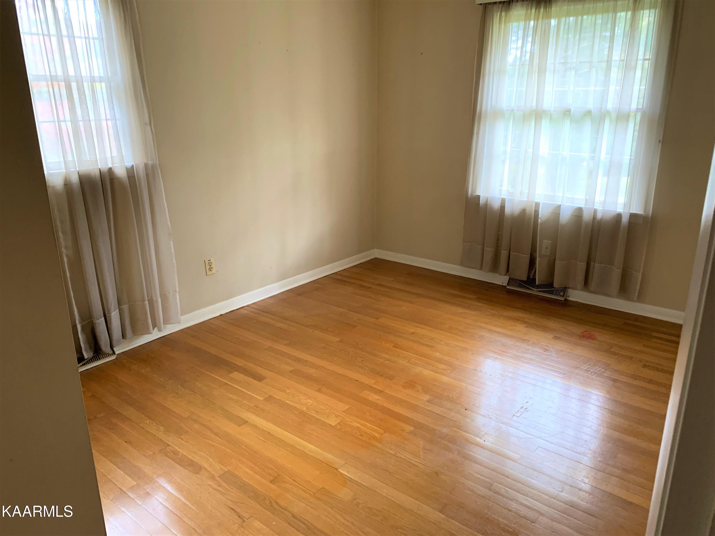 115 Monticello Road Oak Ridge, TN 37830 - Photo 17 of 25 Bedroom 3