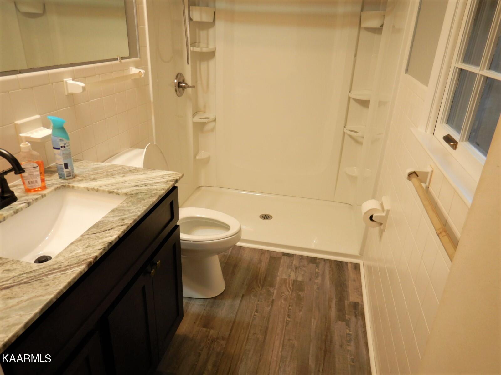115 Monticello Road Oak Ridge, TN 37830 - Photo 20 of 25 Primary Bath