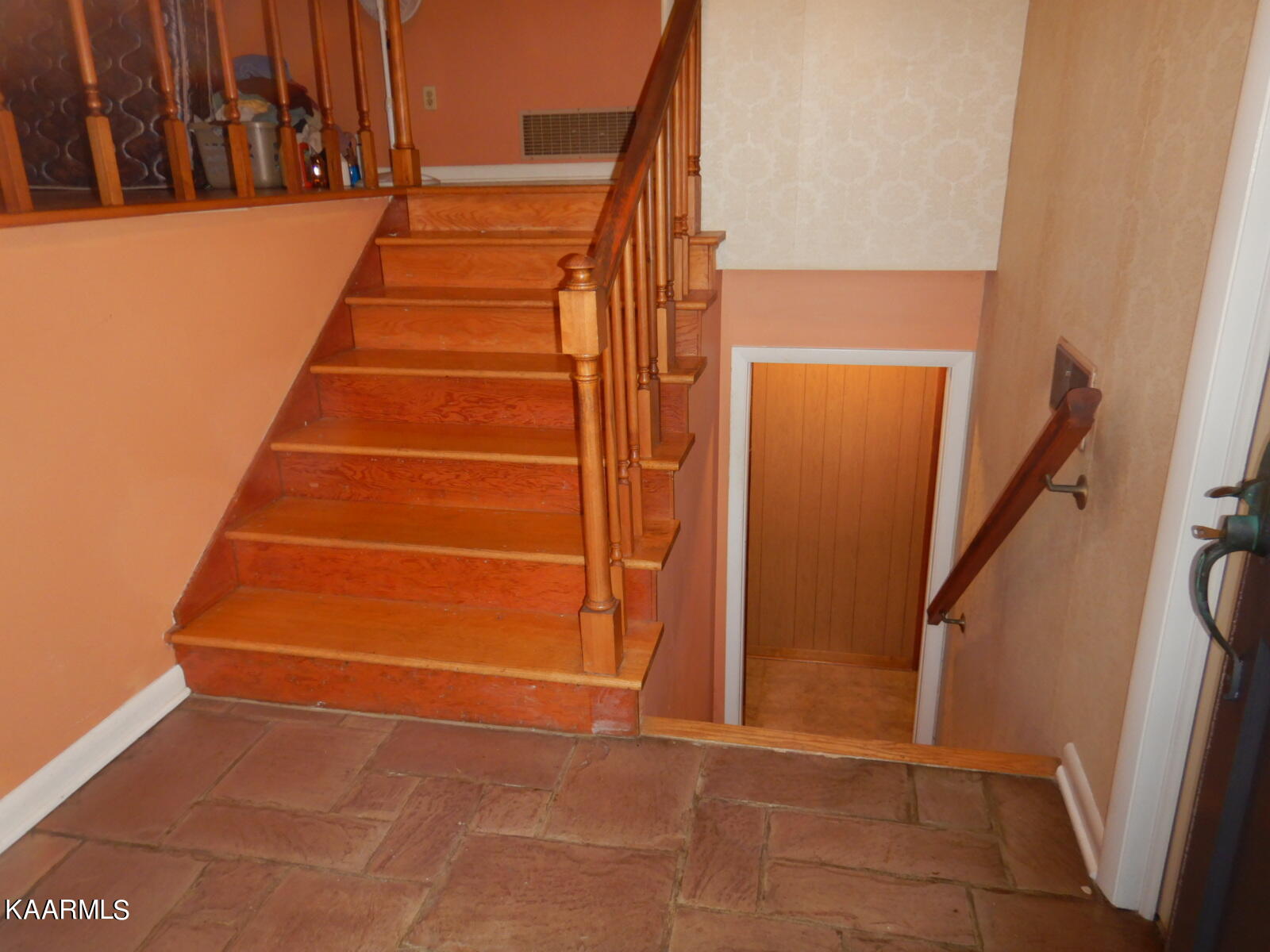 115 Monticello Road Oak Ridge, TN 37830 - Photo 21 of 25 Foyer