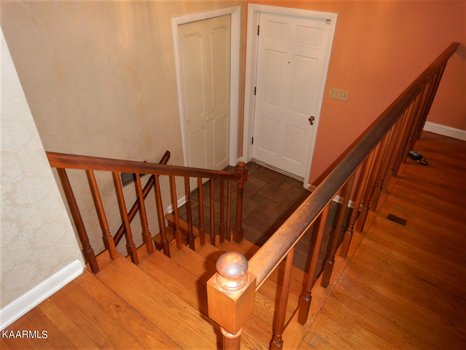 115 Monticello Road Oak Ridge, TN 37830 - Photo 6 of 25 Entry Foyer