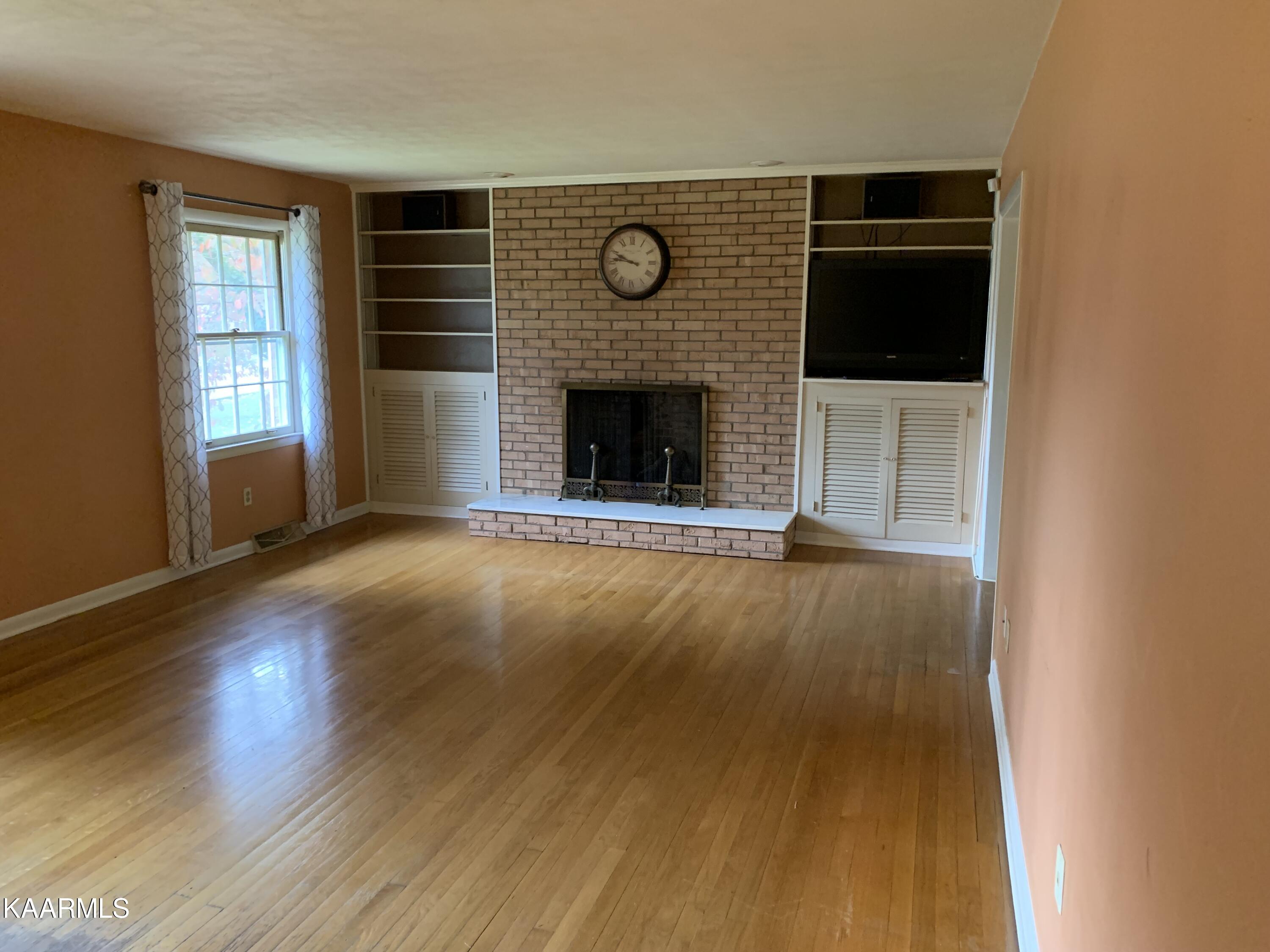 115 Monticello Road Oak Ridge, TN 37830 - Photo 7 of 25 Living Room