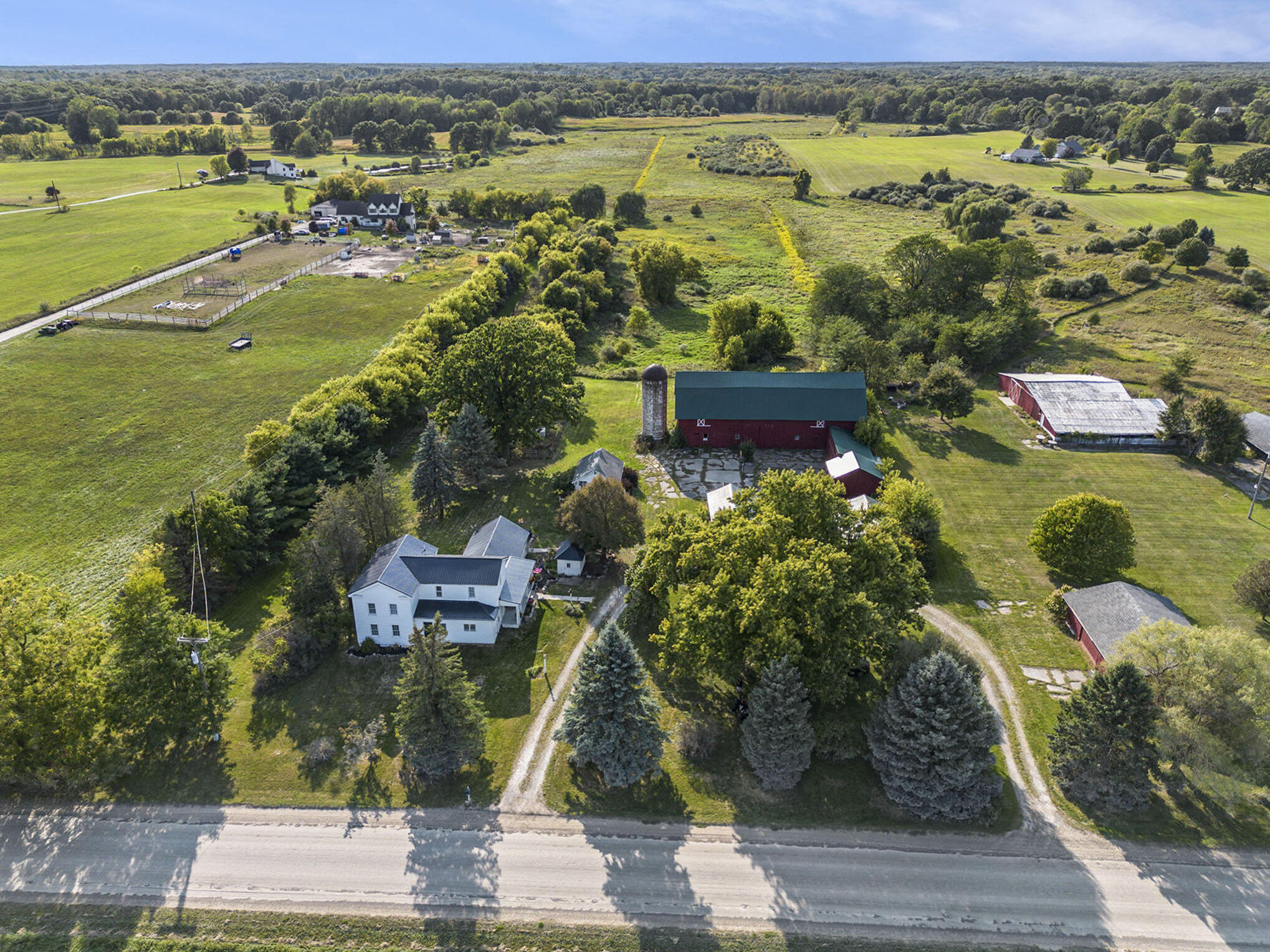 2960 Cedar Lake Road Howell, MI 48843 - Photo 29 of 33 040_file_634