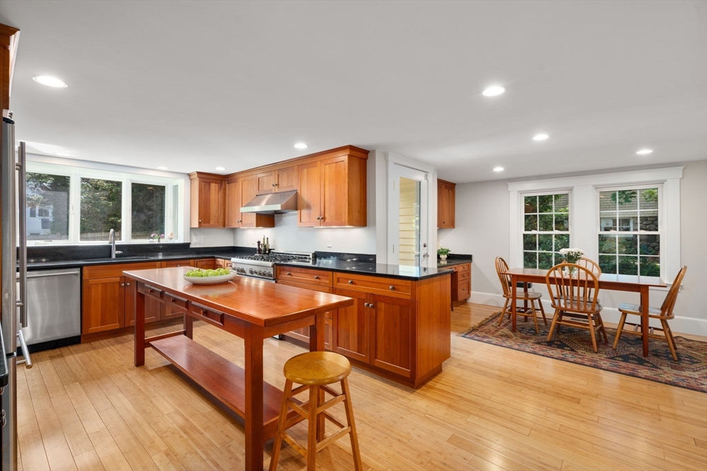 8 Avon Road Wellesley, MA 02482 - Photo 8 of 28