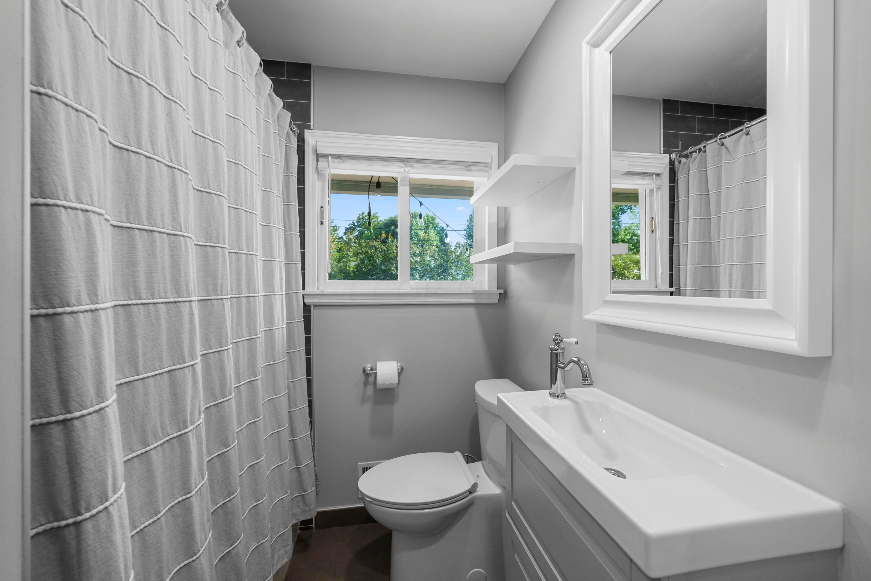 2731 Cranford Road Columbus, OH 43221 - Photo 30 of 41 Full Bath - First Floor