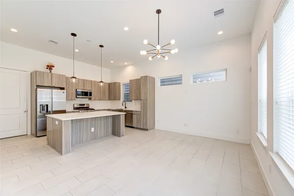 $2,475 | 564 Janisch Road, Houston, TX 77018