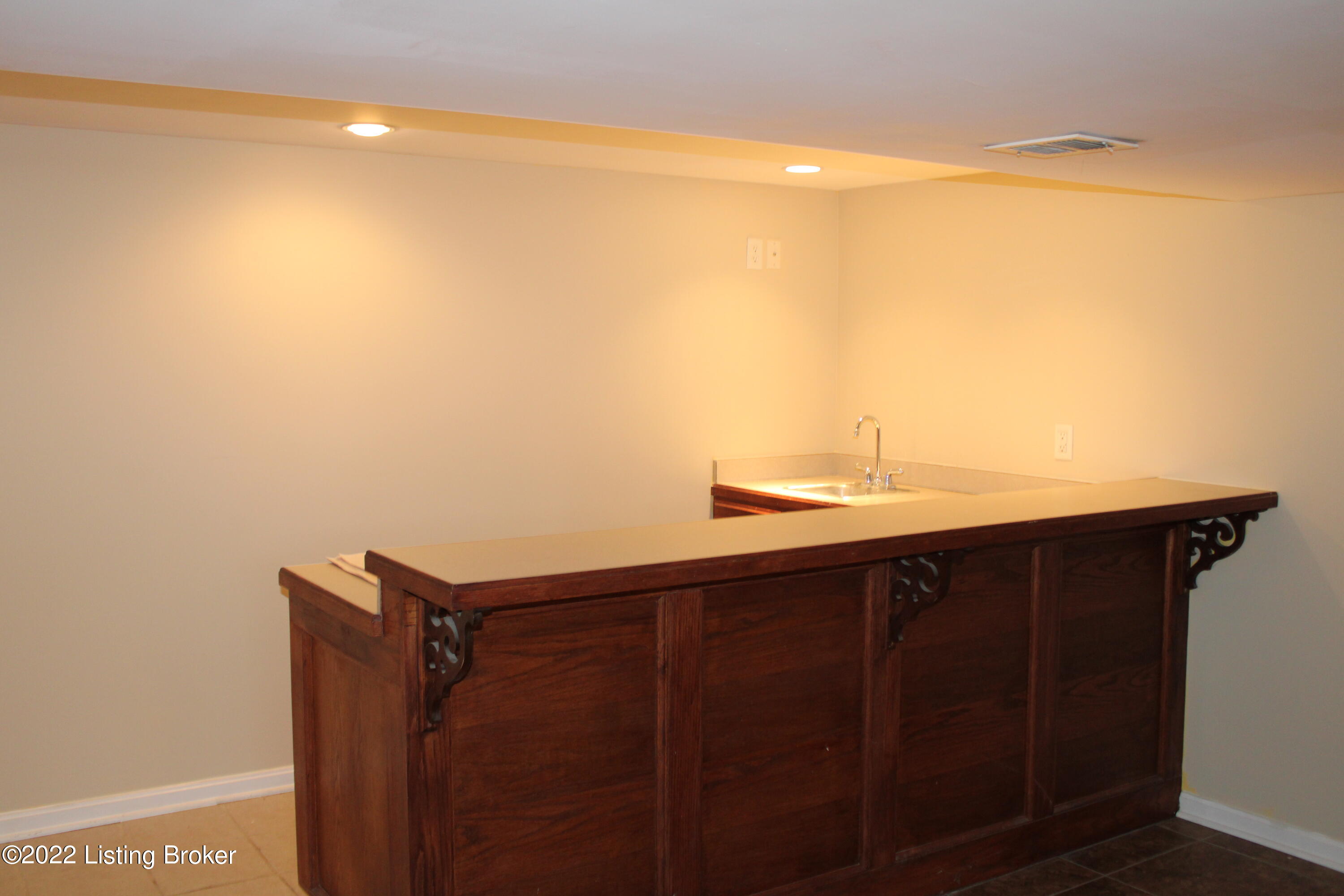 215 Ring Road Louisville, KY 40207 - Photo 21 of 34 Wet Bar in Basement