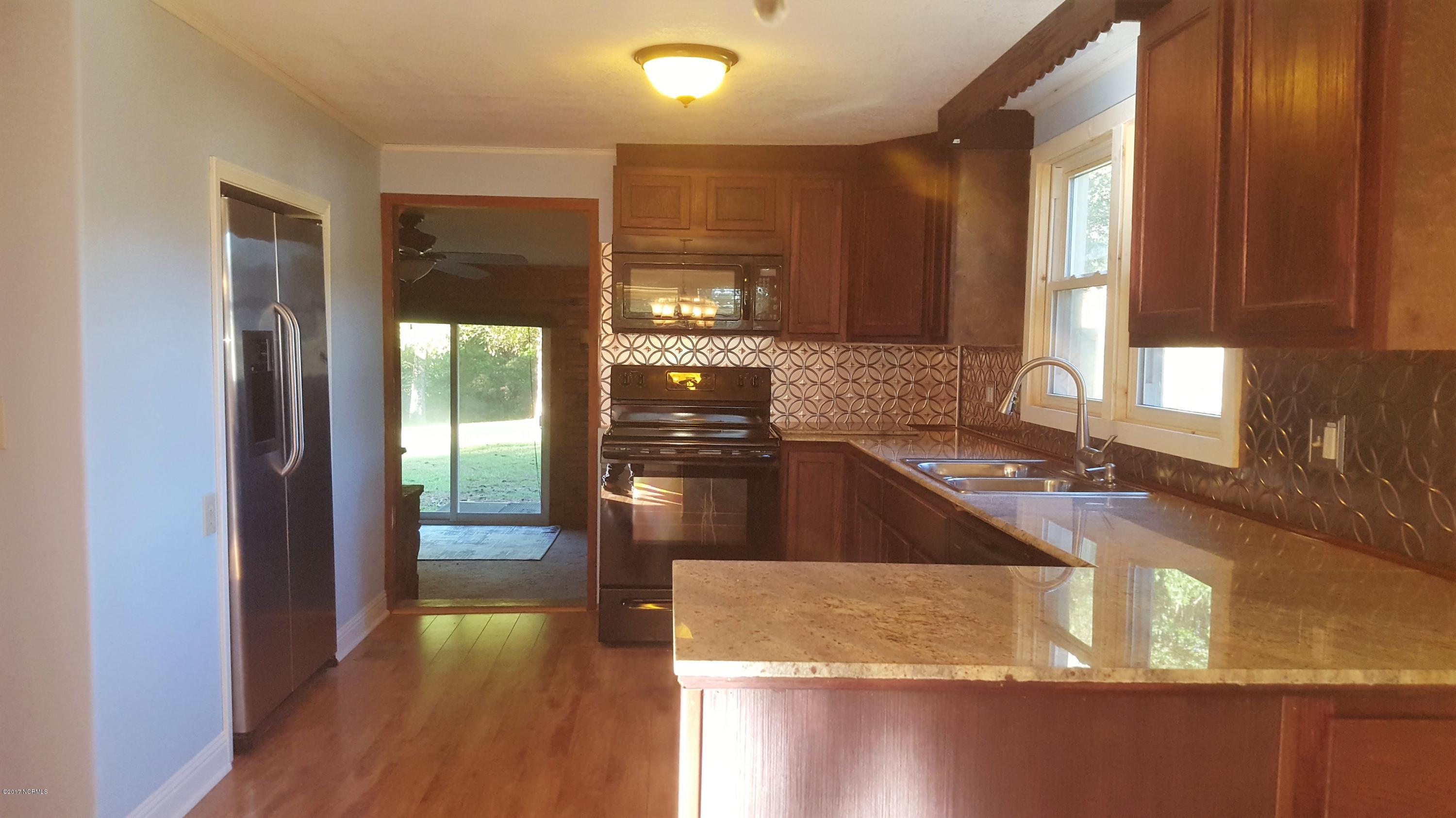578 Tar Landing Road Holly Ridge, NC 28445 - Photo 3 of 11 Kitchen