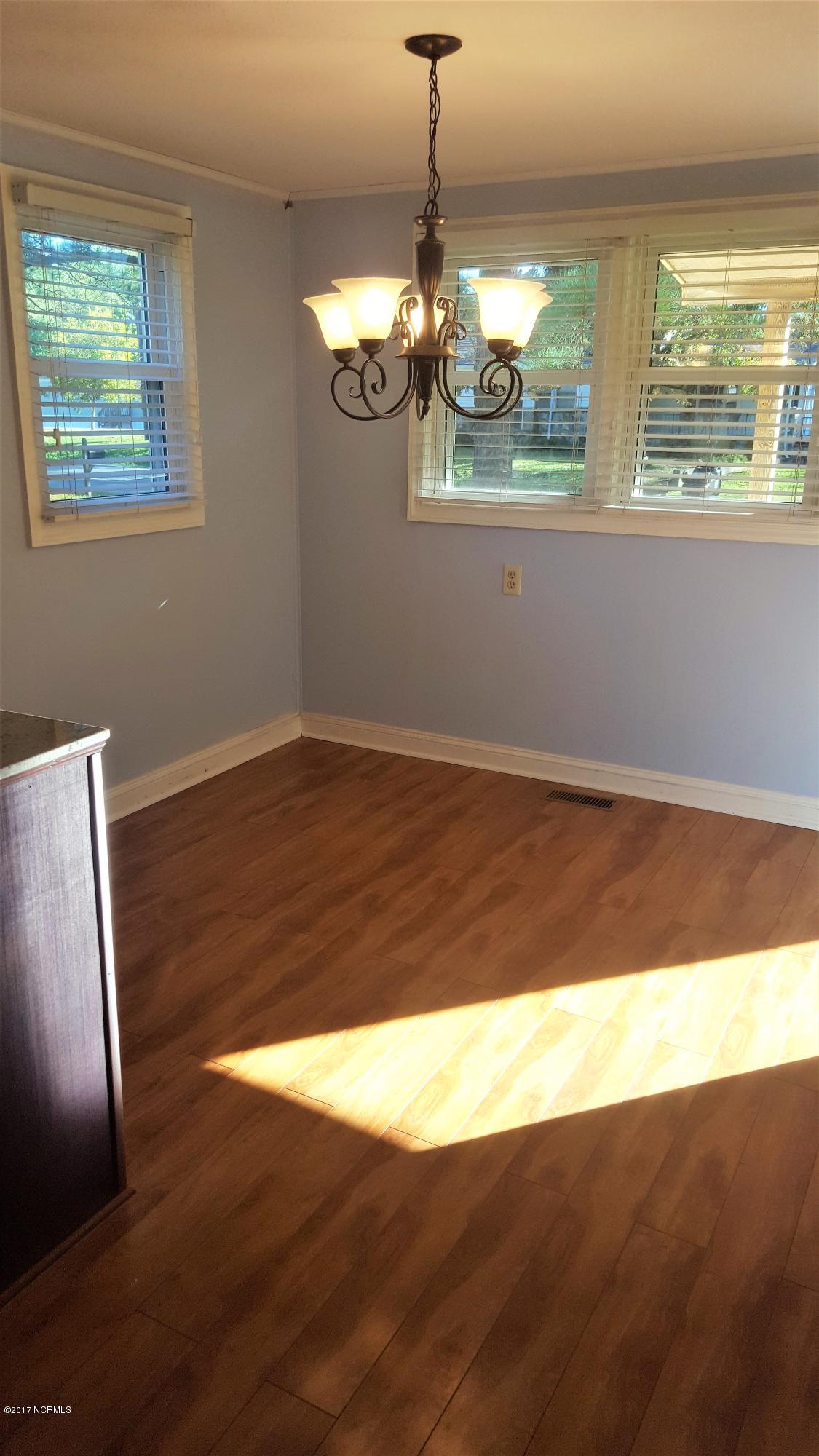 578 Tar Landing Road Holly Ridge, NC 28445 - Photo 4 of 11 Dining