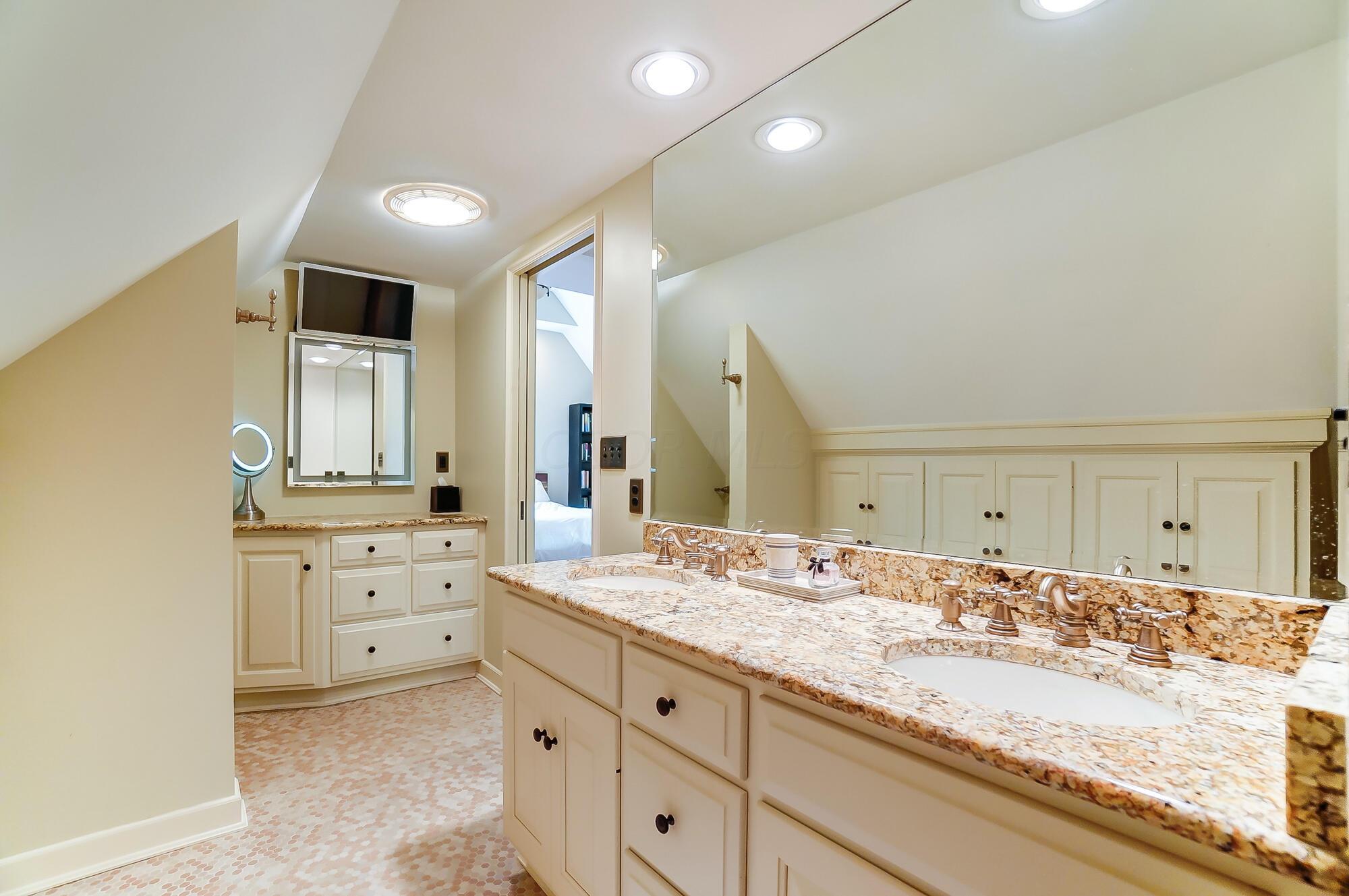 1874 Collingswood Road Upper Arlington, OH 43221 - Photo 55 of 113 059