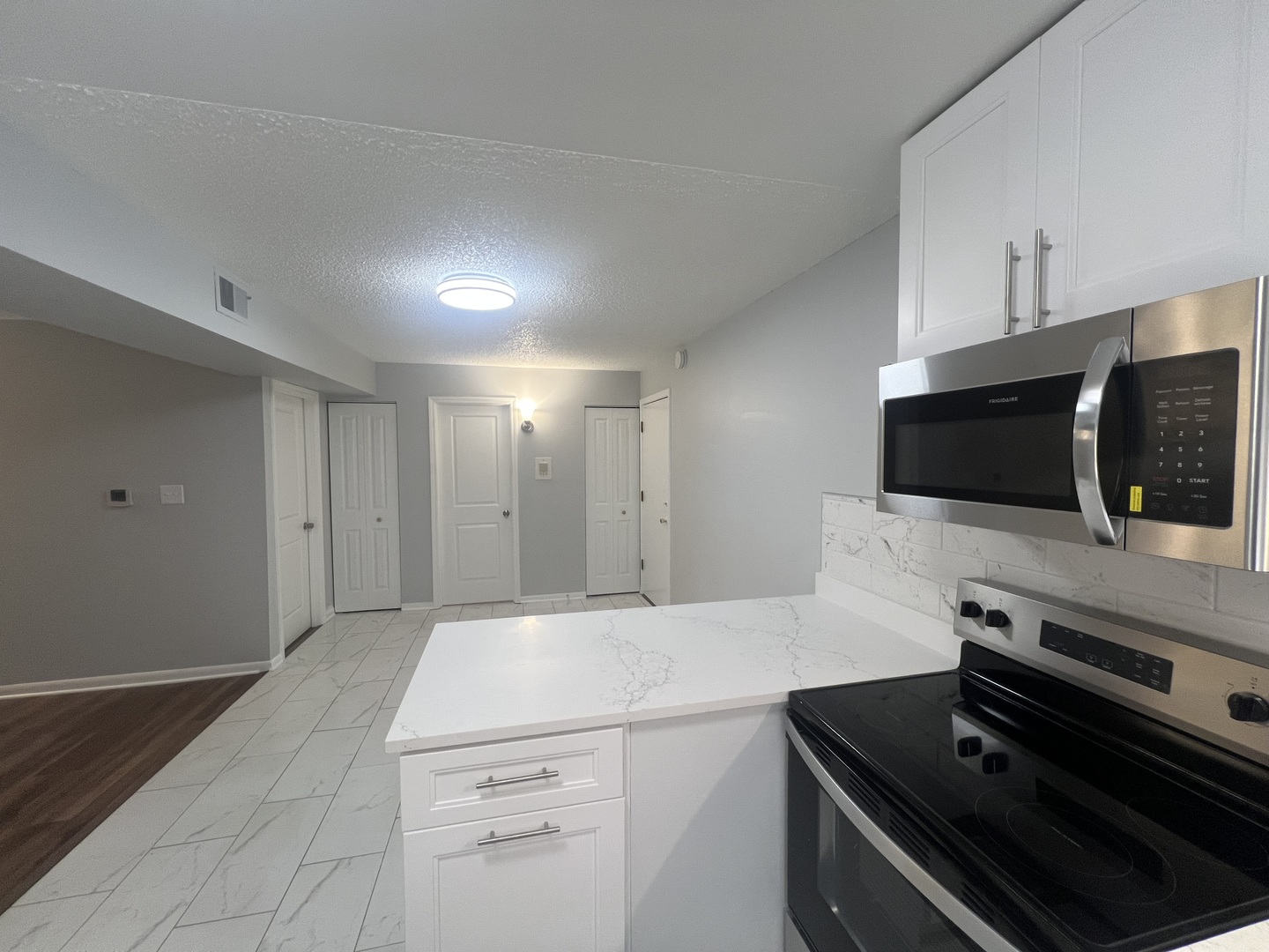 9721 South Harlem Avenue, Unit 2D Chicago Ridge, IL 60415 - Photo 4 of 11