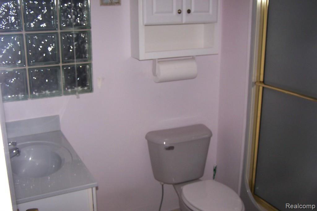 15098 Merriman Road Livonia, MI 48154 - Photo 10 of 17 100_6394.jpg
