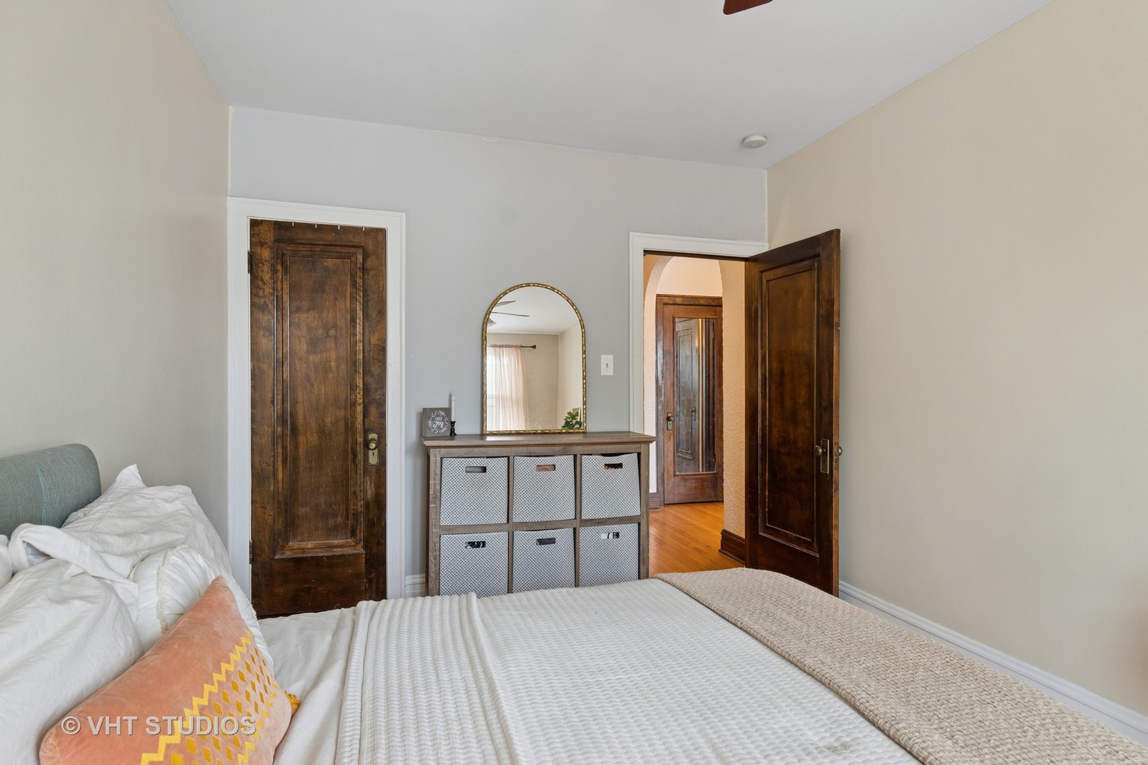 7 Fillmore Street, Unit 2 Oak Park, IL 60304 - Photo 20 of 27 a bedroom with a bed and a dresser