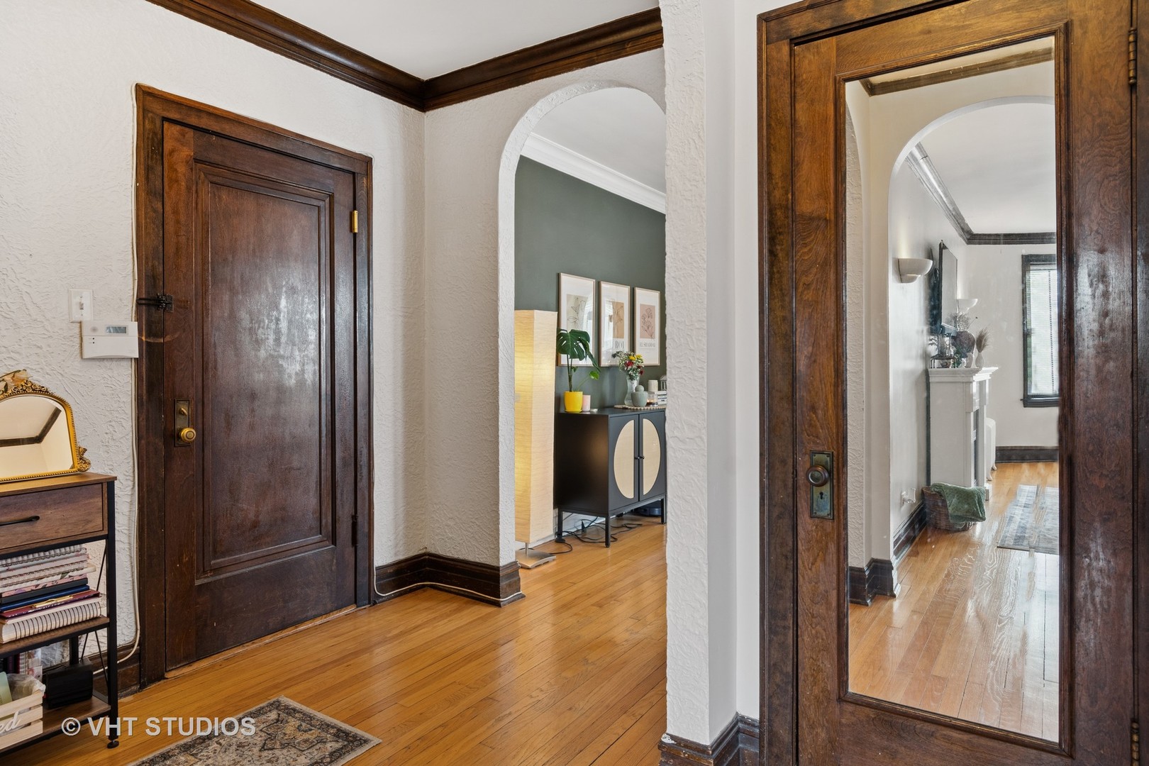 7 Fillmore Street, Unit 2 Oak Park, IL 60304 - Photo 6 of 27 a view of a bedroom from a hallway