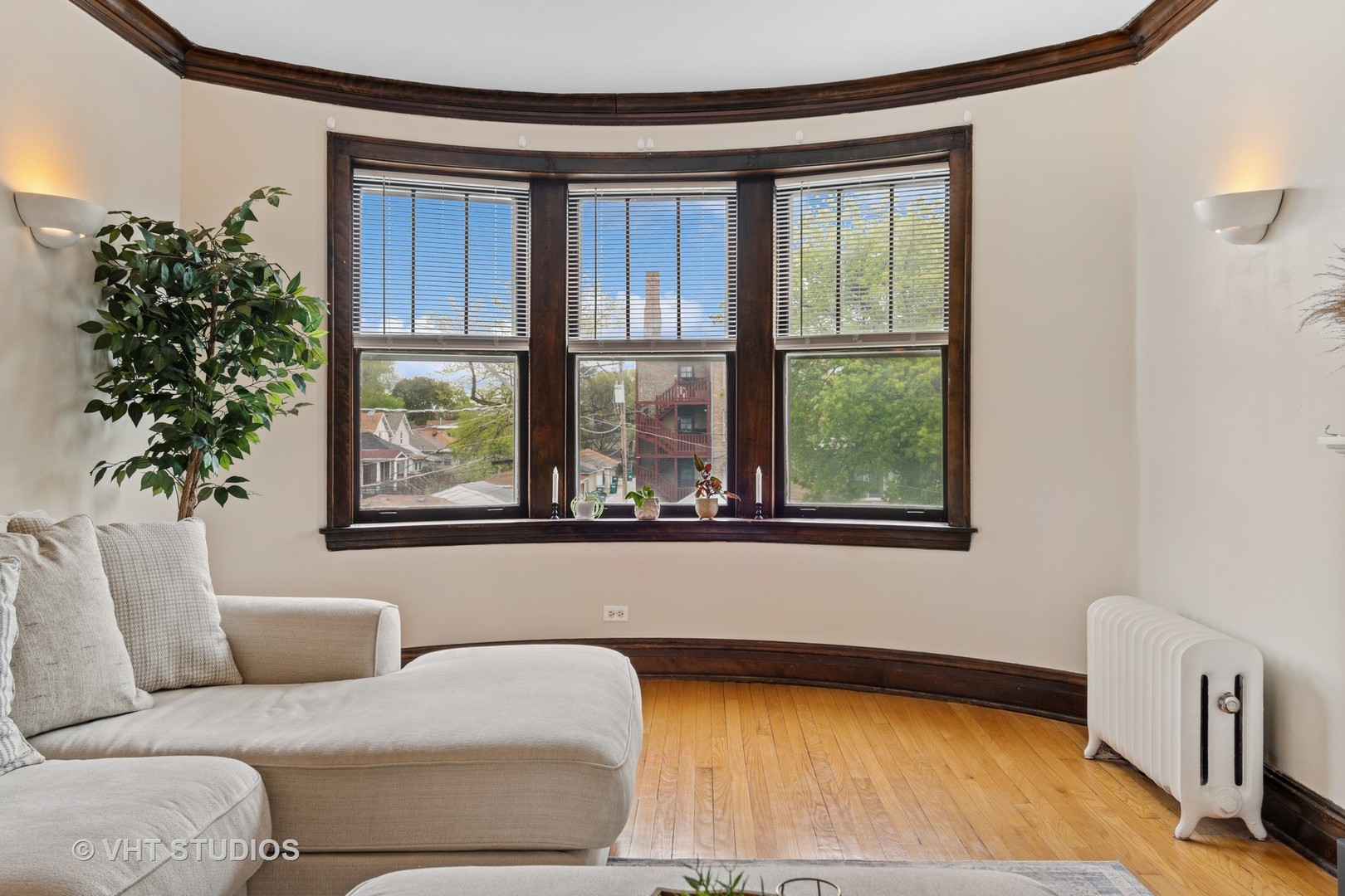 7 Fillmore Street, Unit 2 Oak Park, IL 60304 - Photo 10 of 27 a living room with furniture and a window