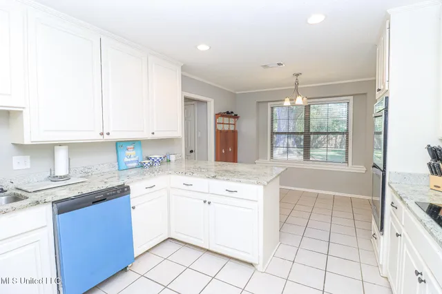 $339,500 | 136 Westlake Drive, Brandon, MS 39047