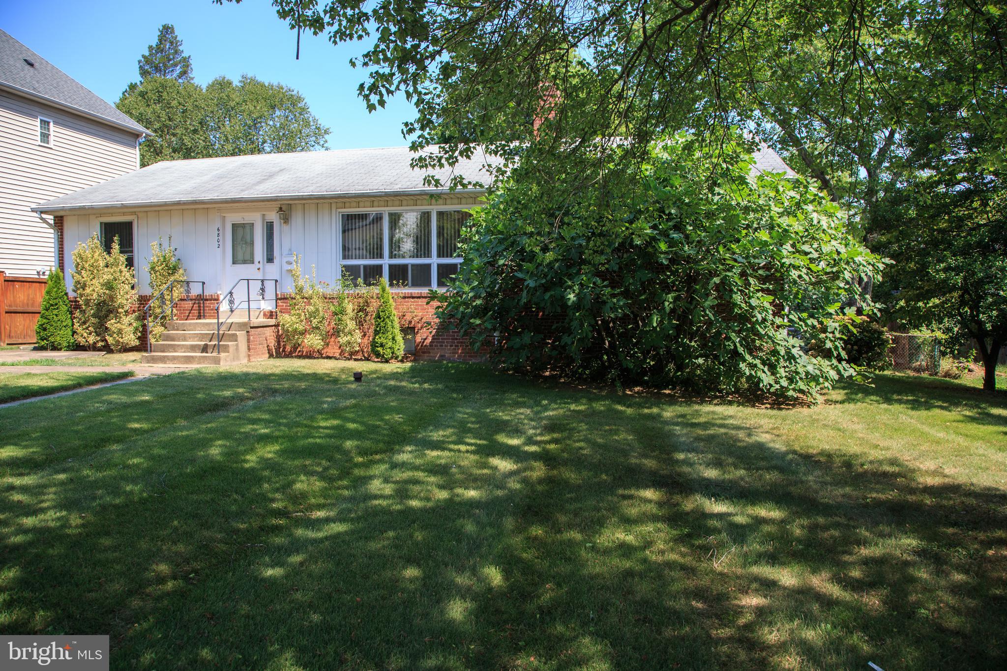 6802 Dean Drive McLean, VA 22101 - Photo 3 of 25